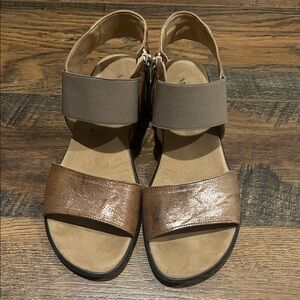 Sesto Meucci gold/metallic Leather Sandals with Tan Straps made in Italy sz 8